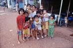 enfants de l'autre côté de la rivière enfants de l'autre côté de la rivière