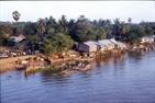 village au bord du Tonlé Sap village au bord du Tonlé Sap