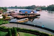 Kanchanaburi dancing flottant